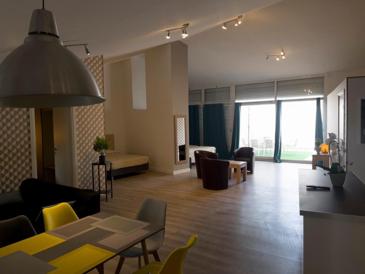 Le Grand Hotel Moliere Pezenas Bagian luar foto