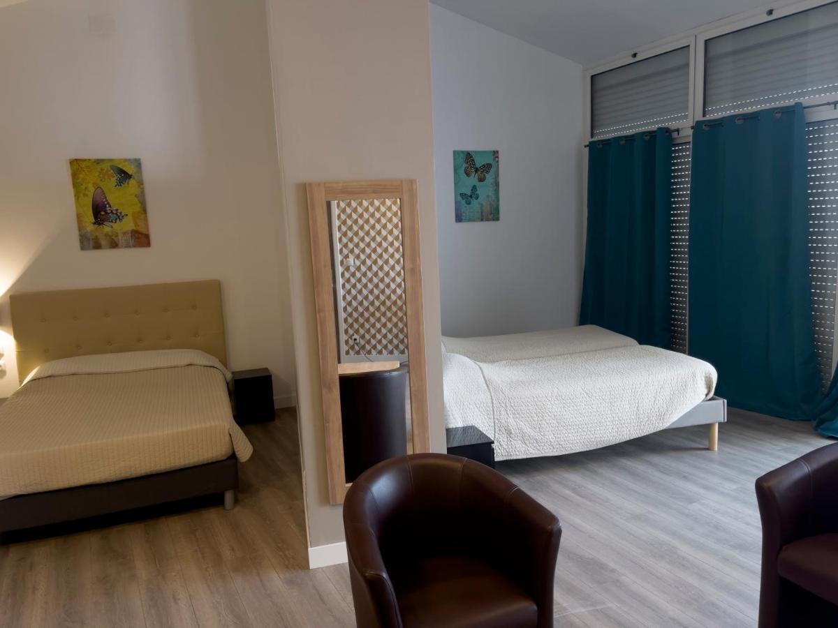 Le Grand Hotel Moliere Pezenas Bagian luar foto
