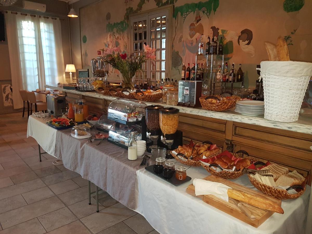 Le Grand Hotel Moliere Pezenas Bagian luar foto