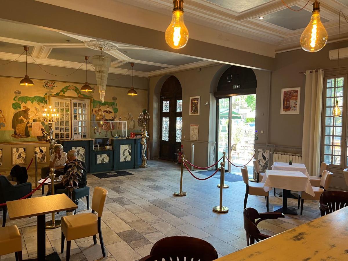 Le Grand Hotel Moliere Pezenas Bagian luar foto