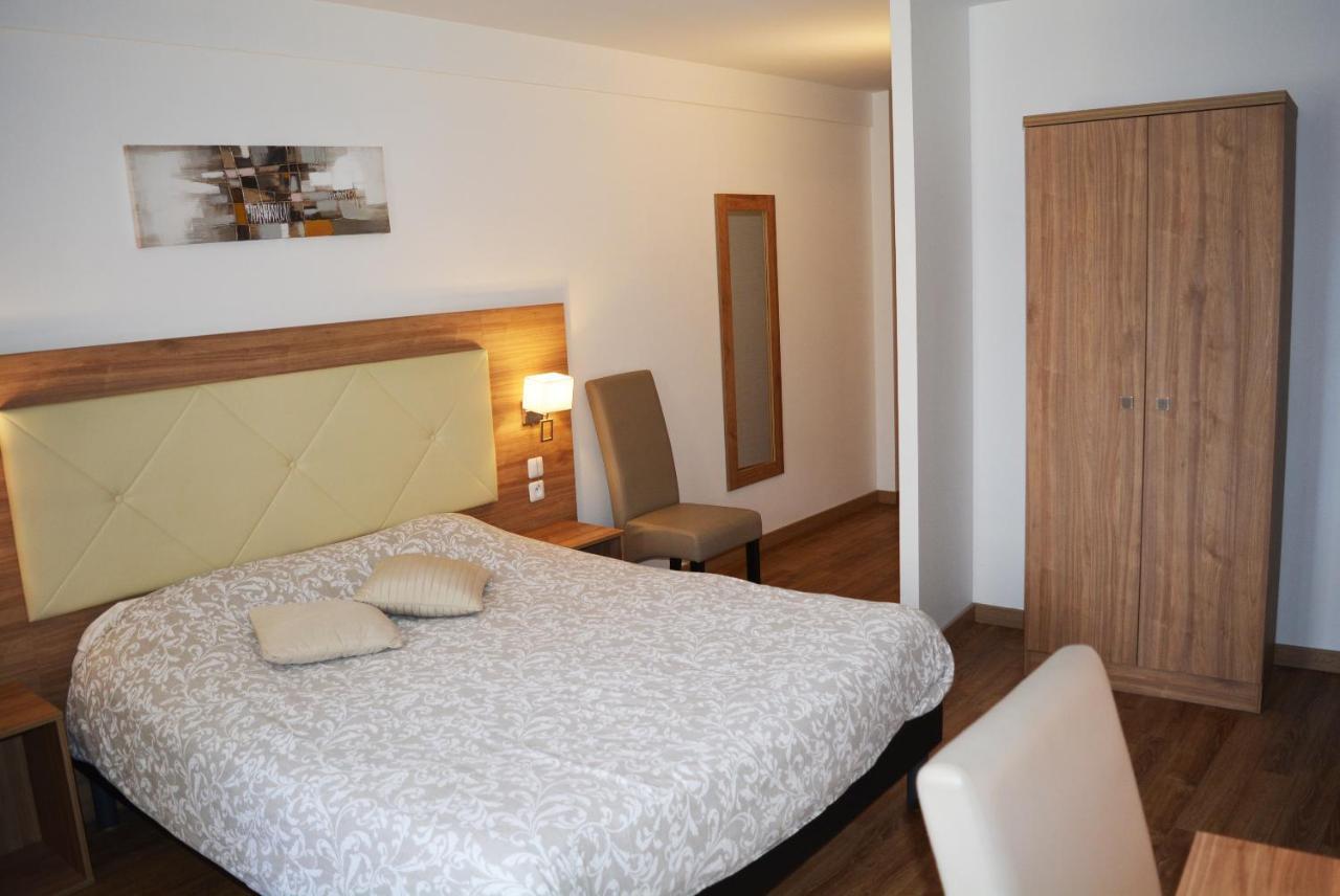 Le Grand Hotel Moliere Pezenas Bagian luar foto
