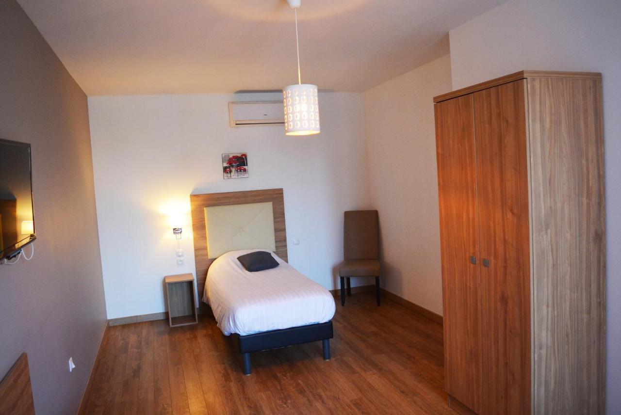 Le Grand Hotel Moliere Pezenas Bagian luar foto