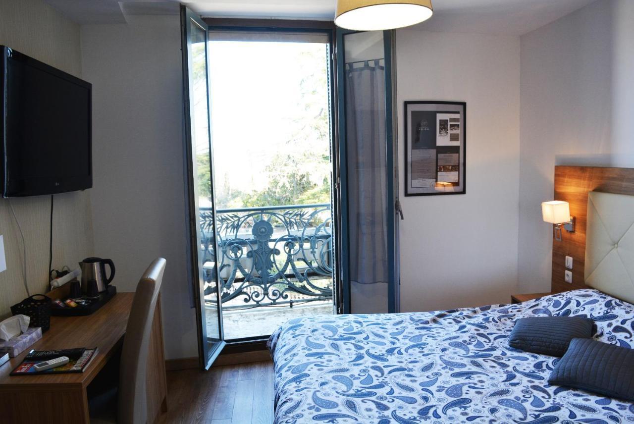 Le Grand Hotel Moliere Pezenas Bagian luar foto
