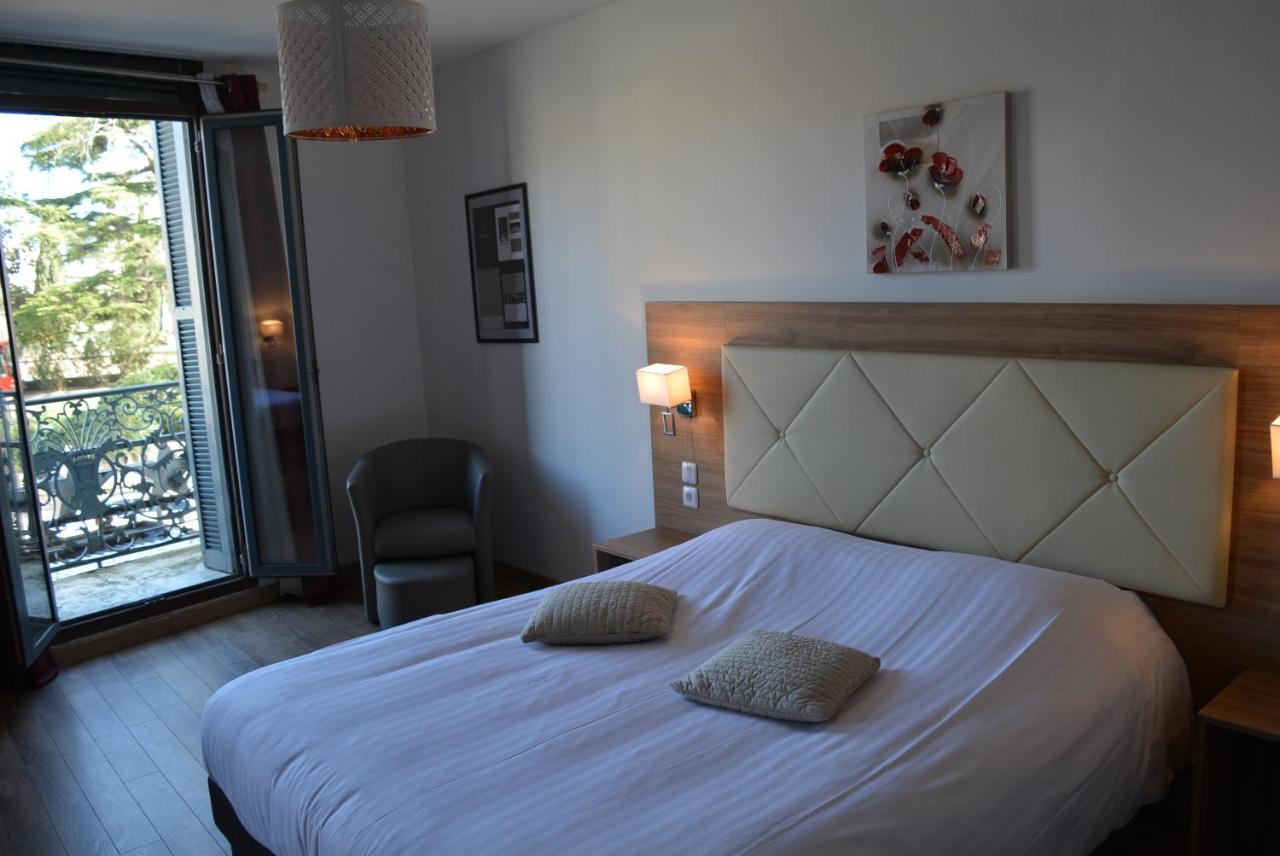 Le Grand Hotel Moliere Pezenas Bagian luar foto