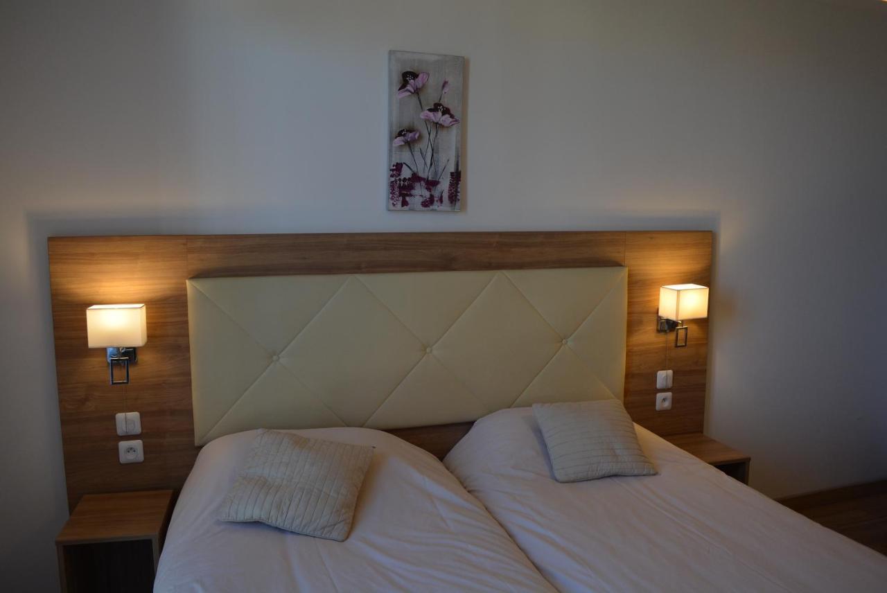 Le Grand Hotel Moliere Pezenas Bagian luar foto