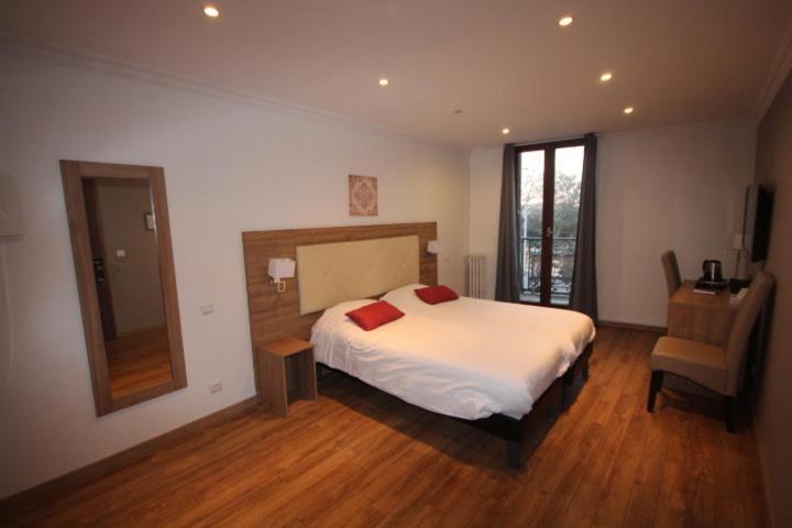 Le Grand Hotel Moliere Pezenas Bagian luar foto